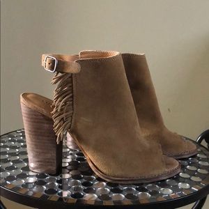 Lucky Brand Landau peep toe fringe sandal